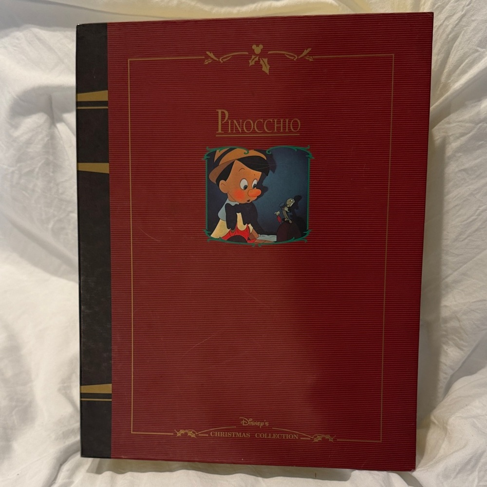 Disney’s Pinocchio Storybook Ornament Set